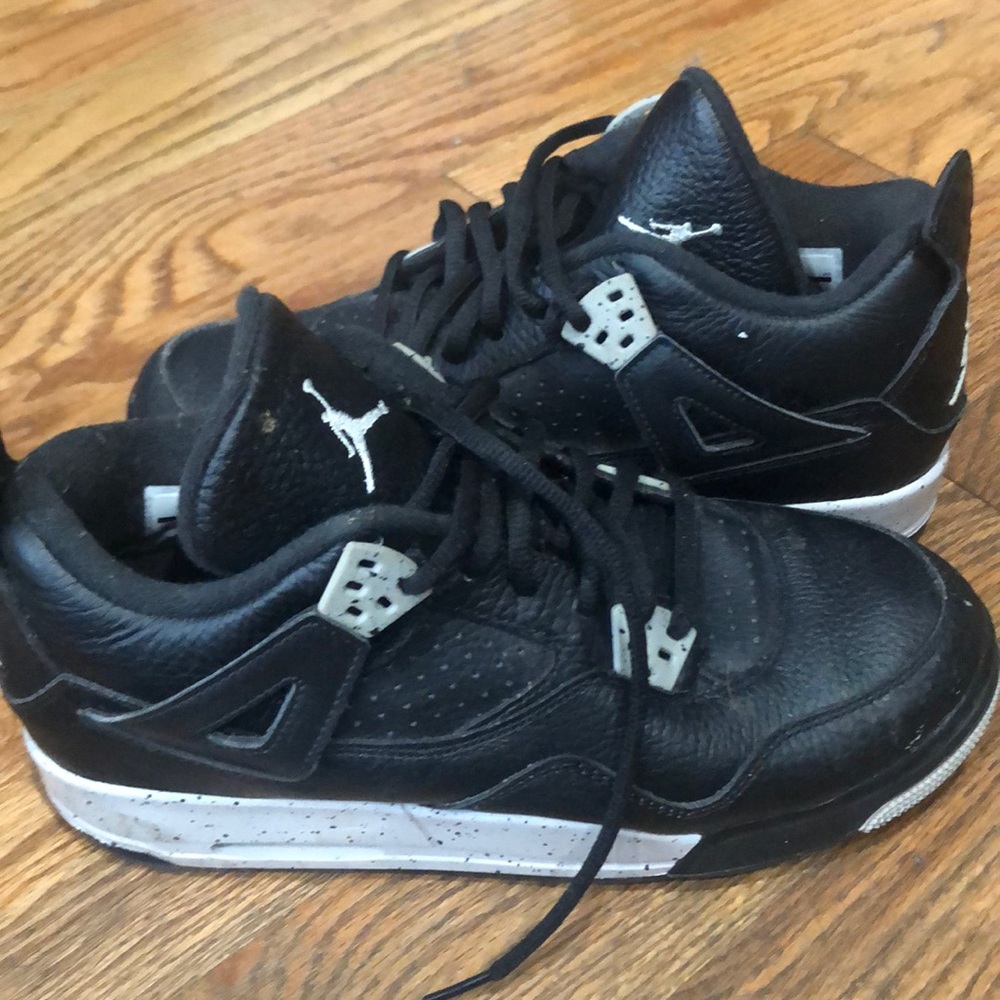 Jordan retro sneakers- barely worn